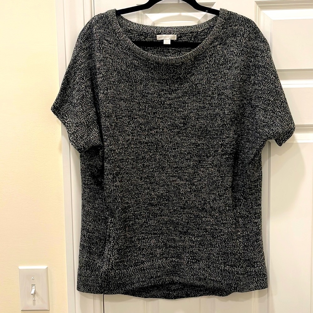 NY&Co women’s short sleeved sweater with pockets size L